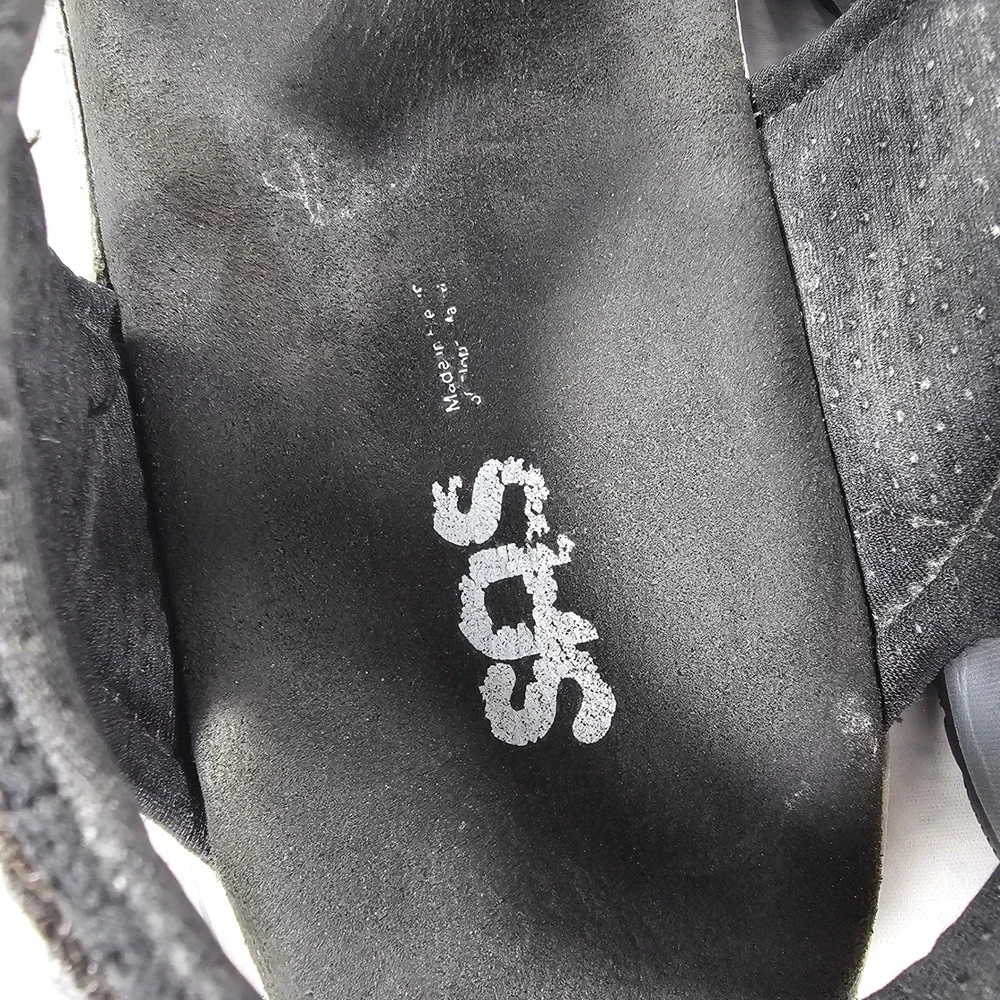 SAS Embark Sandals Womens 8 Black Silver Glitter Strappy Adjustable Comfort